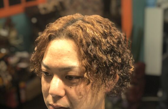 美しいウェーブ・カールとなるよう丁寧にパーマいたします | 和歌山市で個性を引き出すモスラ理髪店
